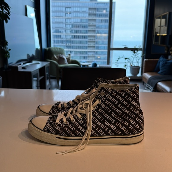 Vetements High Sneakers - Picture 4 of 4